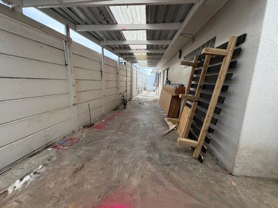 5 Bedroom Property for Sale in Lotus River Western Cape